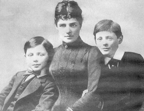 Jennie_Churchill_with_her_sons1