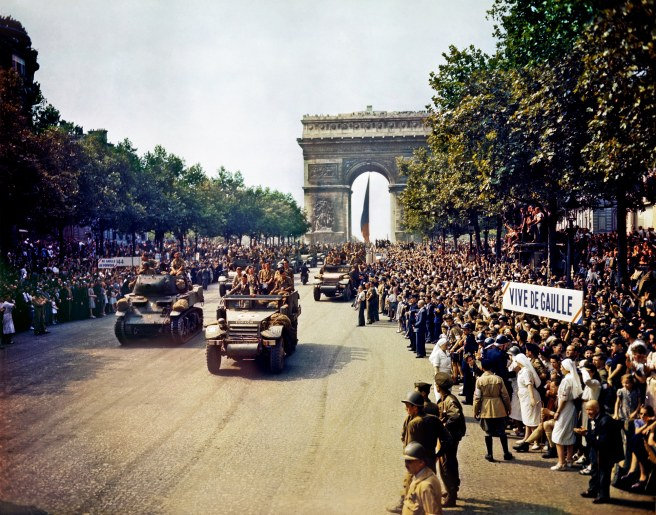 1944-liberation-paris-champs-elysees