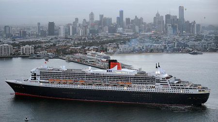 043980-queen-mary-2a