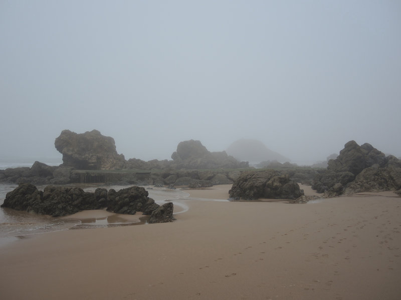 Biarritz, plage de la Milady, rochers dans brouillard, Octobre 2022 (64)