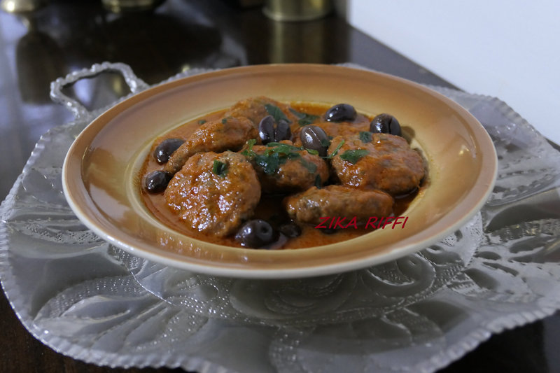 kefta poulet haché et épinards ( selk) au fromage frites en sauce tomate à l'ail-3