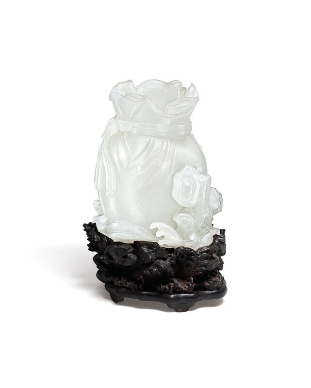 2020_HGK_18242_2851_000(a_white_jade_pouch-form_vase_qianlong_period)