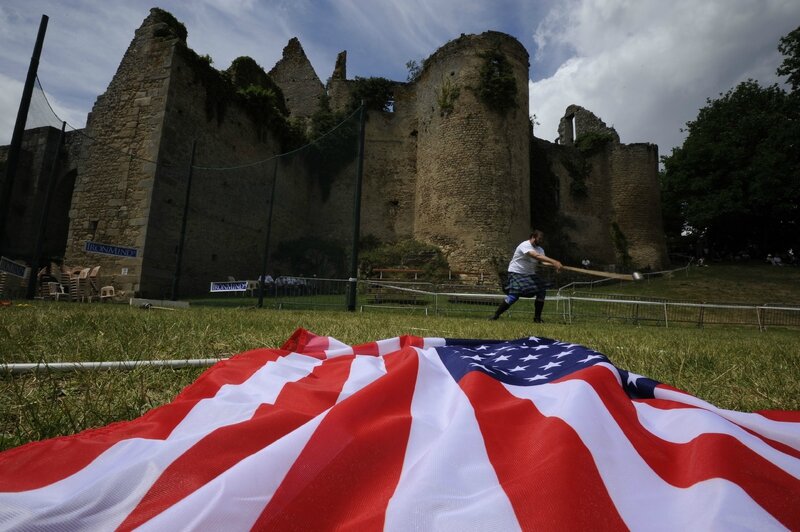 09 Drapeau, Marteau, Château