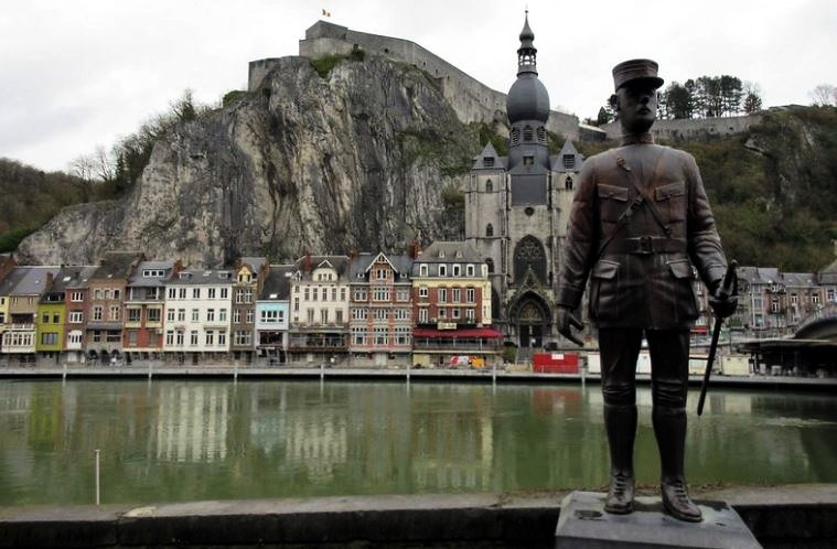 Ch de Gaulle Dinant