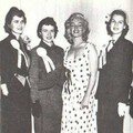1/09/1952 Marilyn rencontre des femmes militaires