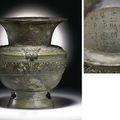 An important and rare bronze ritual wine vessel, <b>zun</b>. Early Shang Dynasty, Zhengzhou phase, 14-13ème siècle avant JC.