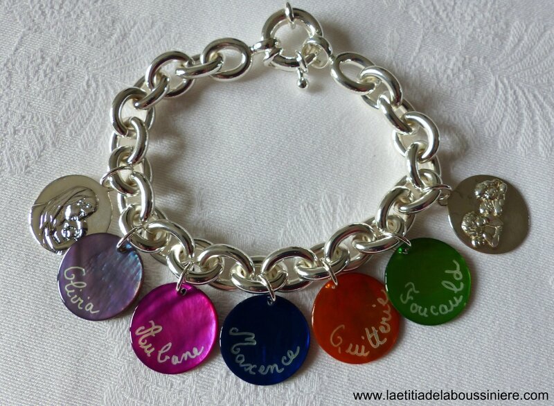 Bracelet sur chaine plaqué argent ovale, médailles en nacre et médailles en argent massif
