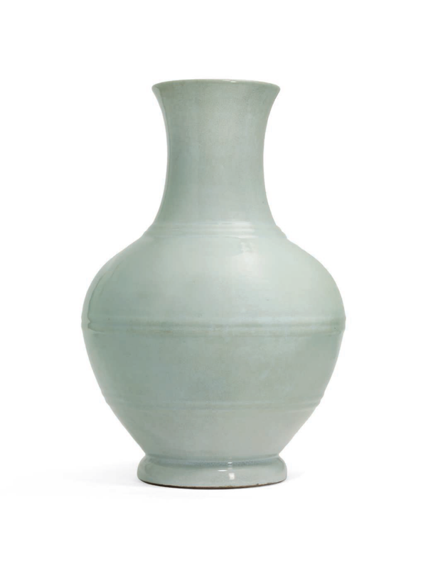 Rare et important vase en porcelaine à glaçure de type ru, hu, Chine, dynastie Qing, marque à six caractères en cachet en bleu sous couverte et époque Yongzheng (1723-1735)