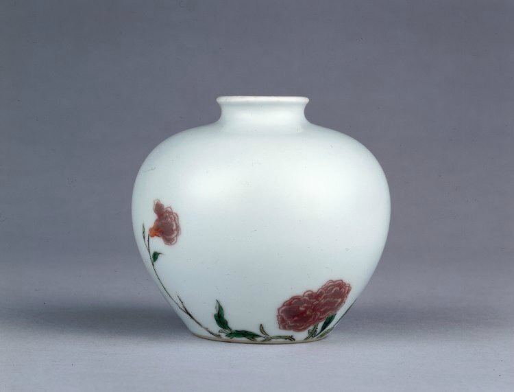 Vase with flower spays, Qing dynasty, Kangxi mark and period, AD 1662–1722