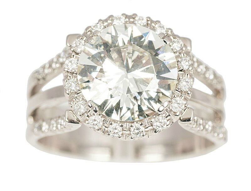 A 18 carat solitaire diamond ring 2