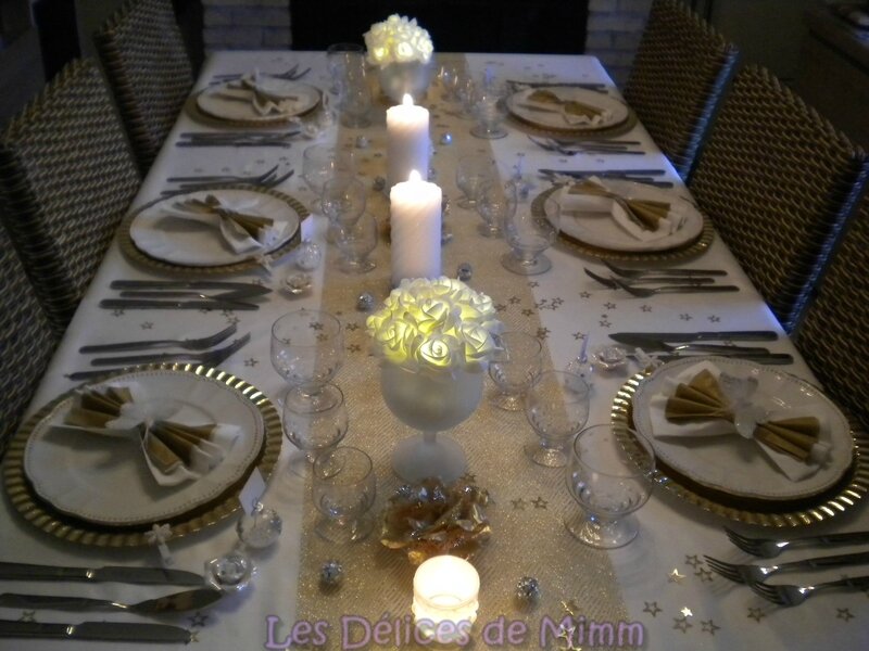 Ma table de Noël en blanc et or avec une pointe d'argent 6