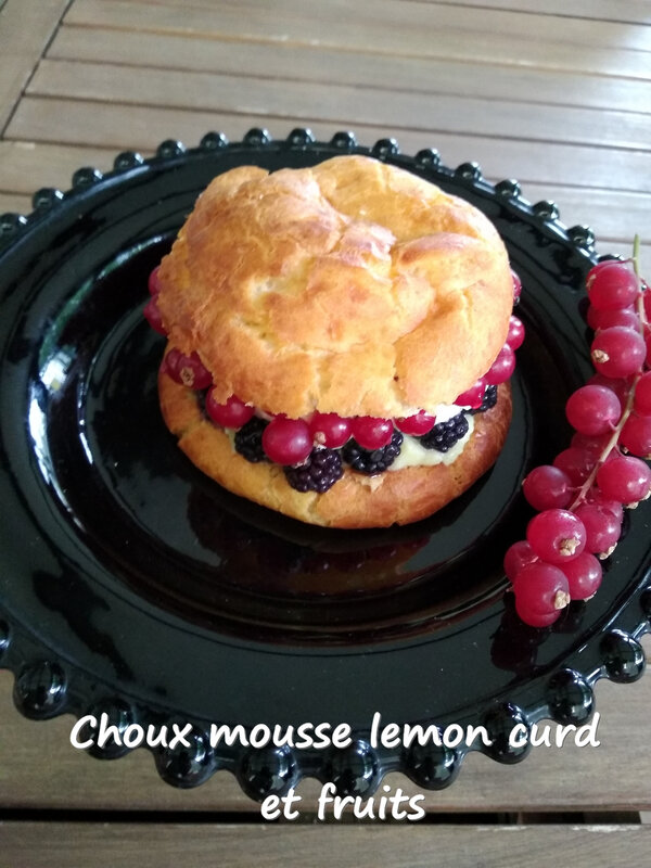 Chou mousse lemon curd et fruits