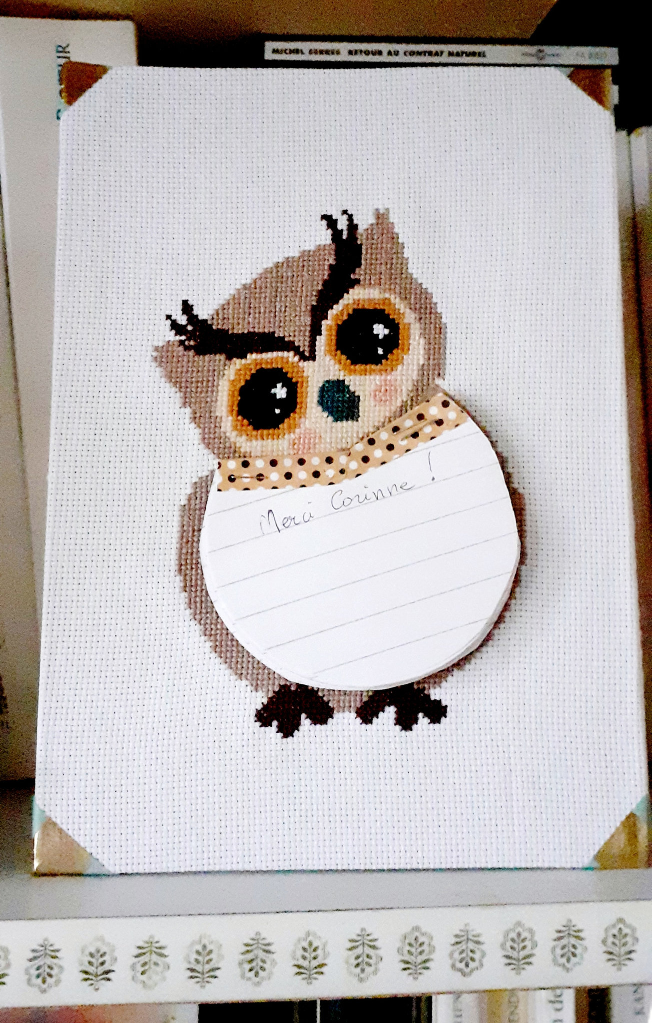 hibou au carnet brodé par Michèle