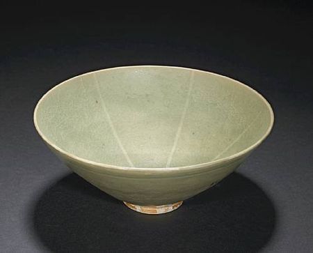 A_Yaozhou_celadon_glazed_stoneware_bowl