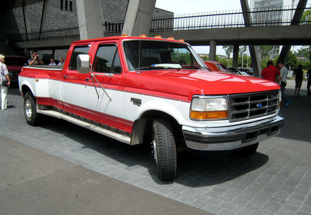 Ford_F350_XLT_power_stroke_01