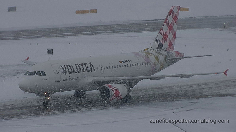 Airbus A319-111 (EC-MUT) Volotea Airlines-