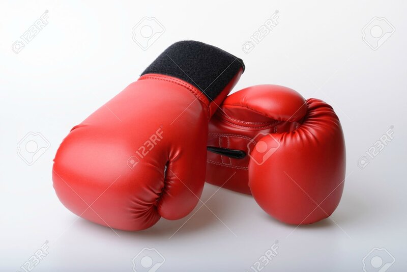 34455887-Paire-de-gants-de-boxe-rouges-en-cuir-sur-fond-blanc-Banque-d'images