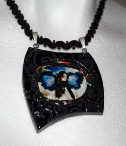 Tokyo_Hotel_Pendentif_en_p_te_fimo