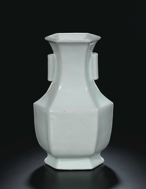 A hexagonal guan-type vase, hu, seal mark and period of Qianlong (1736-1795)
