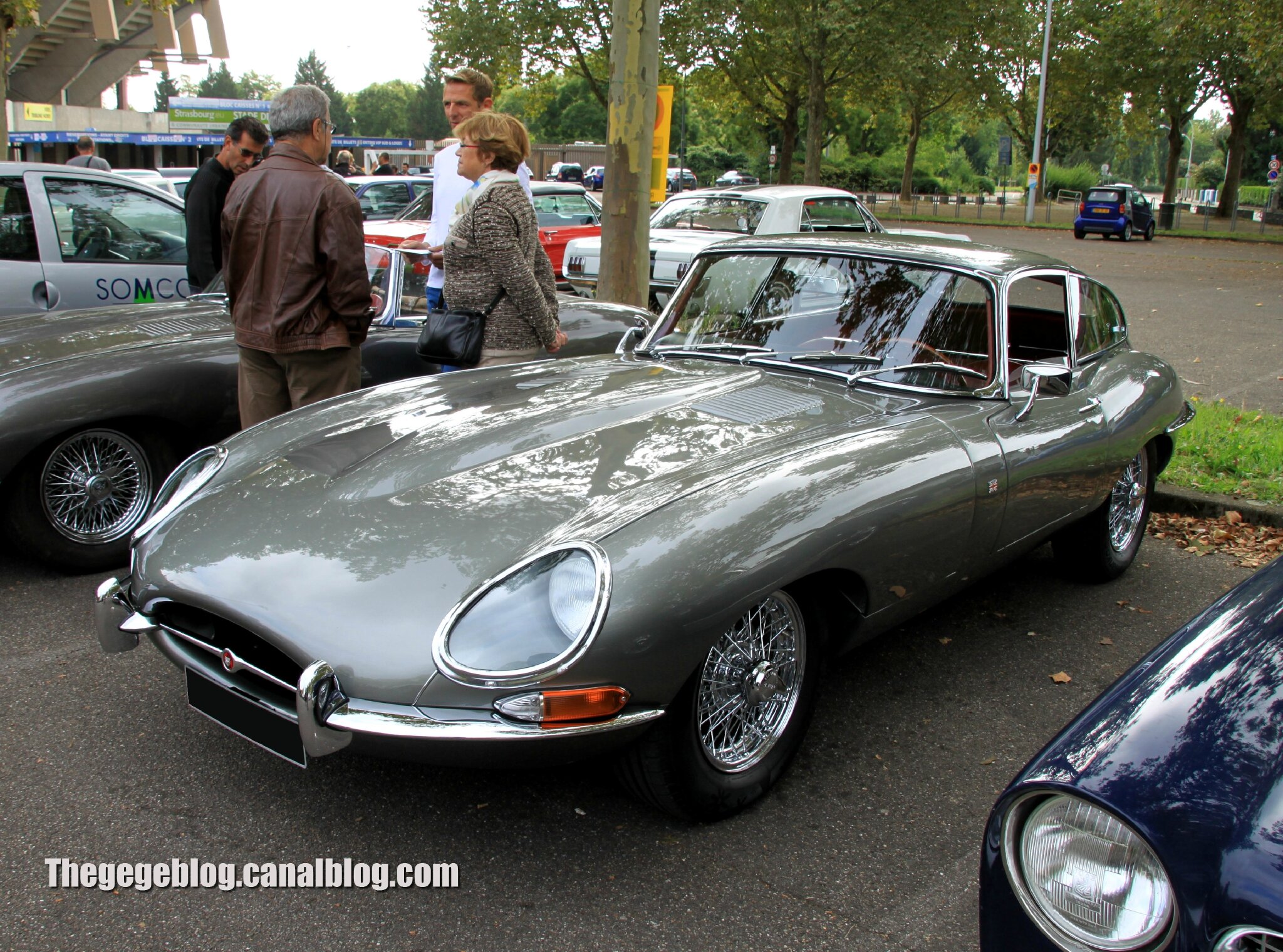 Jaguar type E coupé série 1 (Retrorencard septembre 2013) 01