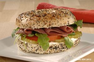 Recette_F00412-bagels-everything-au-pastrami