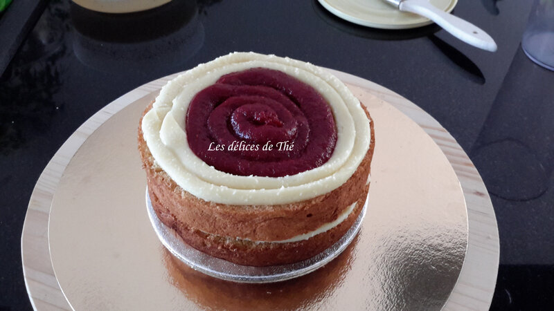 Wedding cake curd fraise framboise choco blanc génoise 24 08 18 (5)