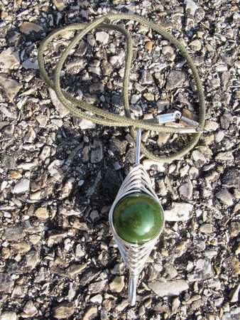 pendentif wire perle verte