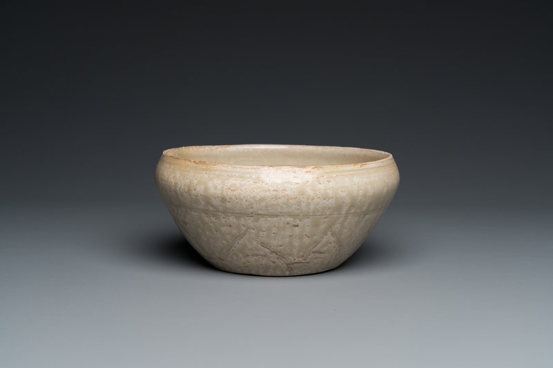 a-vietnamese-pale-green-glazed-bowl-with-incised-lotus-decoration-early-15th-c-3