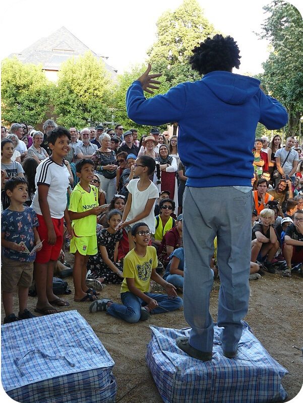 Quartier Drouot - Spectacle de rue Tleta40