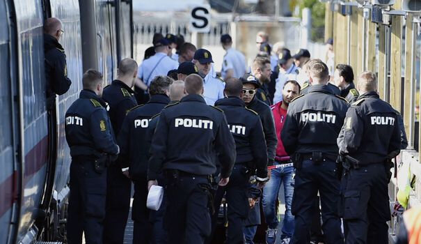 Immigration : les mesures choc du Danemark pour lutter contre les «ghettos ethniques» Police Danemark 1