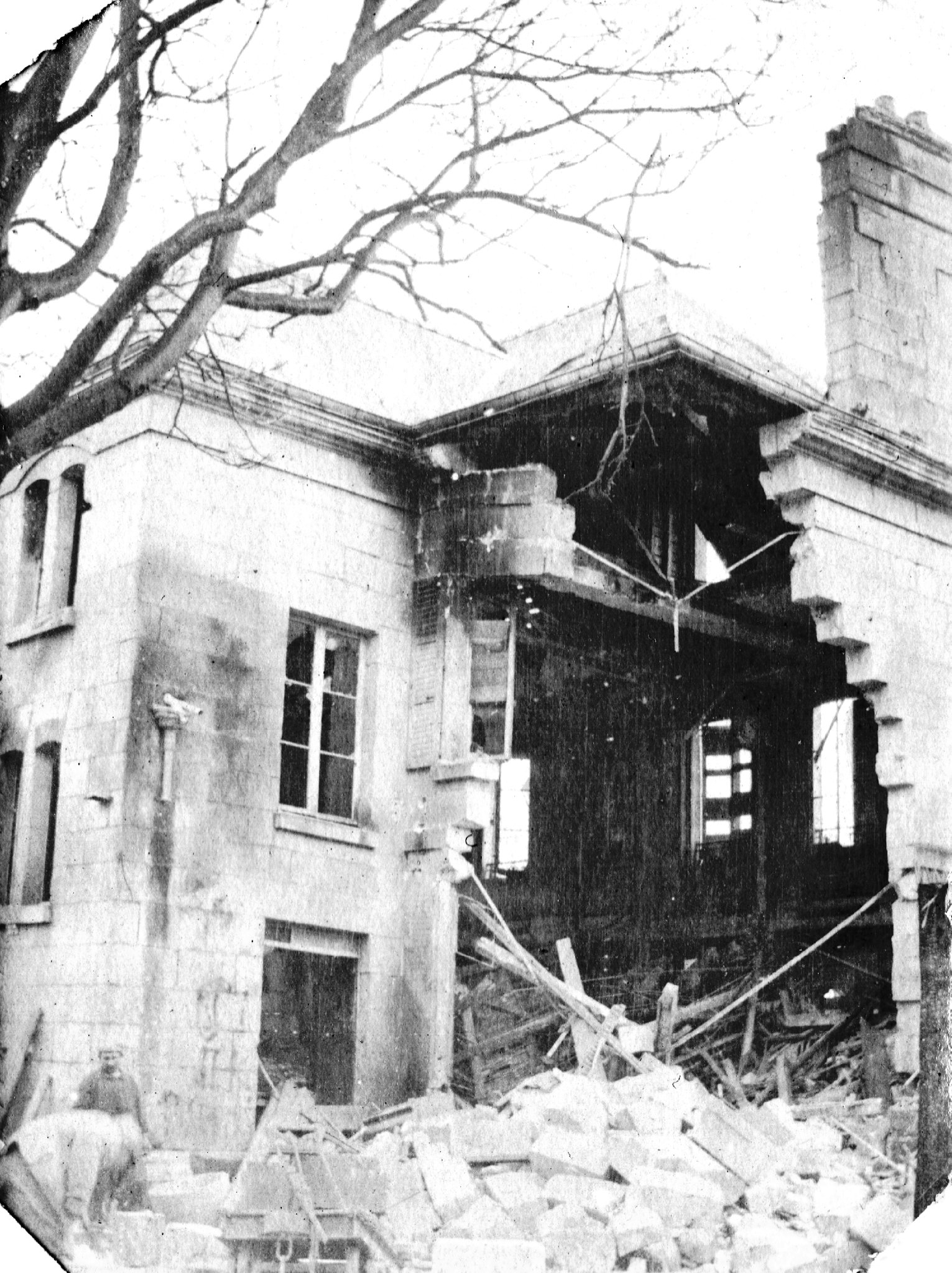 Album R. Verney p.155 droite bas