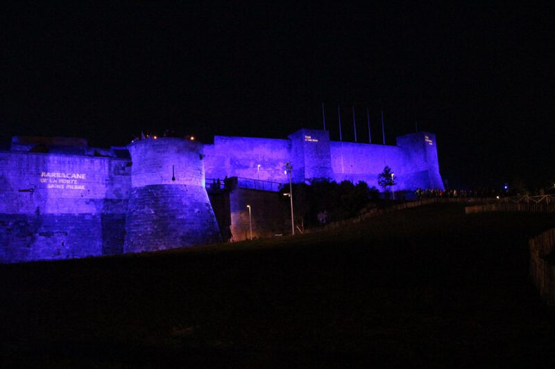 chateau-de-caen-mis-en-lumiere-854x569