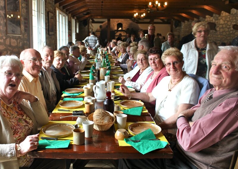 FOYER HIRSON FERME MICHETTES 2014 table