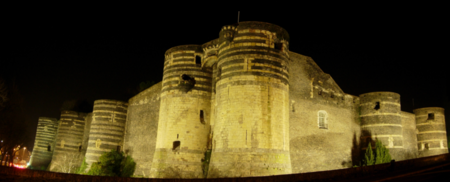 800px_Chateau_angers_pano