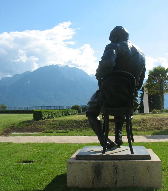 Montreux, statue de Vladimir Nabokov, de dos (Suisse)