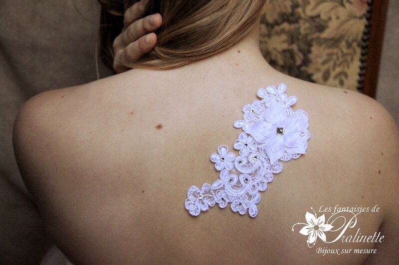 bijoux-mariage-gretta-bijou-de-peau-dentelle-et-fleurs-en-satin