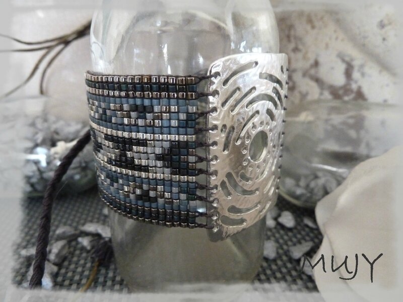 bracelet perles miyuki bleu jean (taille 23) détail
