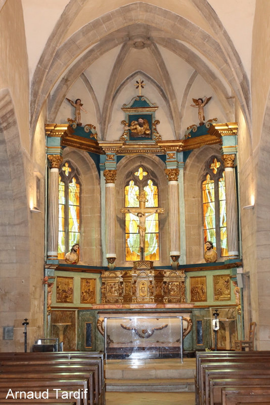 00784 Aubrac Juin 2023 - Aveyron - Estaing - L'église du 15ème