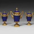 Époque Louis XVI. <b>Garniture</b> de trois vases en porcelaine de Sèvres 