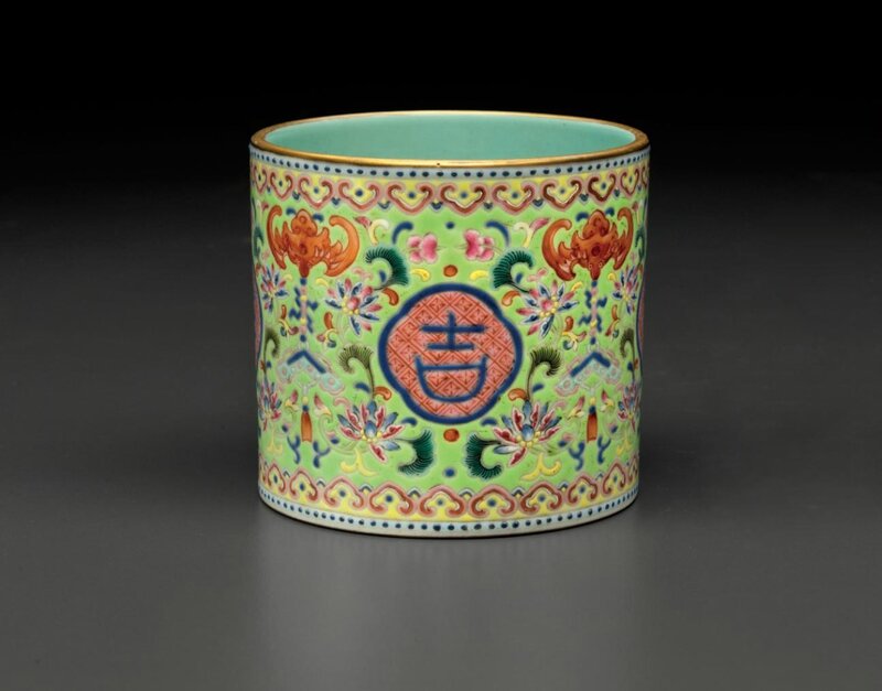 A small famille rose cylindrical brushpot, Jiaqing six-character seal mark in iron red and of the period (1796-1820)