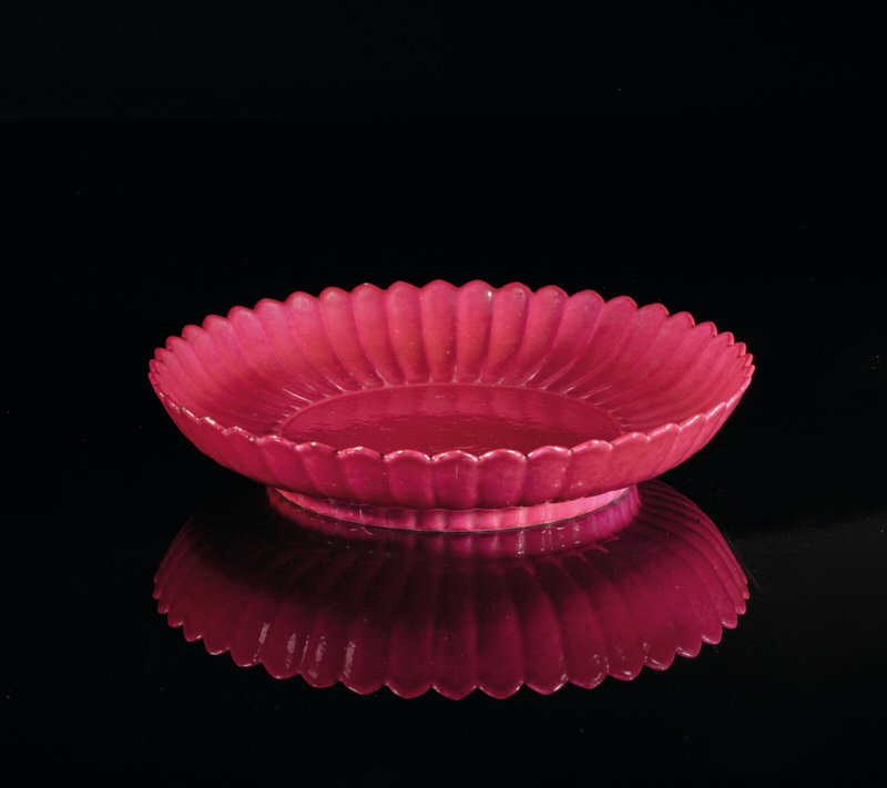 2022_PAR_19770_0501_001(coupe_chrysanth200me_en_porcelaine_201maill201e_rubis_chine_dynastie_q123430)
