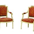 Paire de fauteuils en <b>hêtre</b> repeint gris. Estampille de Claude Sené (reçu Maître le 31 juillet 1769).. Epoque Louis XVI