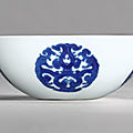 A fine and rare blue and white '<b>dragon</b> <b>medallion</b>' bowl, Yongzheng mark and period (1723-1735)