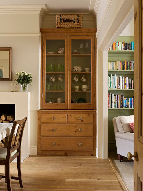 dresser+in+edwardian+town+house+