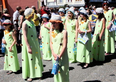 CAVALCADE_2010_ACE_jeunes_filles