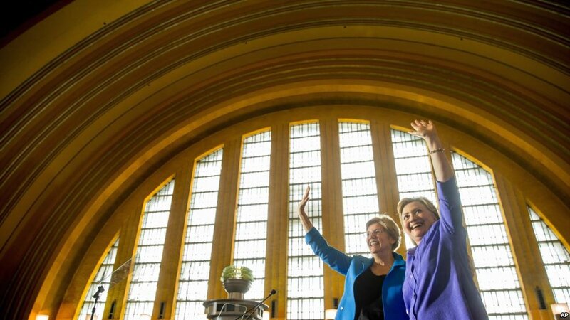 Hillary Clinton et Elizabeth Warren, Cincinnati, Ohio, le 27 juin 2016. (AP Photo/Andrew Harnik)
