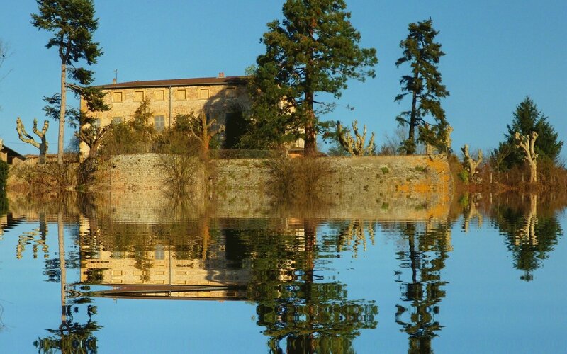 clos marina pied dans l'eau