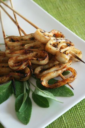 Brochettes de calamars à la sauge et piment 1