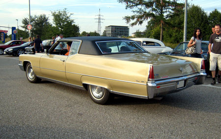 Cadillac_coupe_de_ville_hardtop_de_1969__Rencard_du_burger_King__02