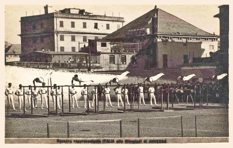 CPA Anvers 1920 Gymnastes italiens aux barres